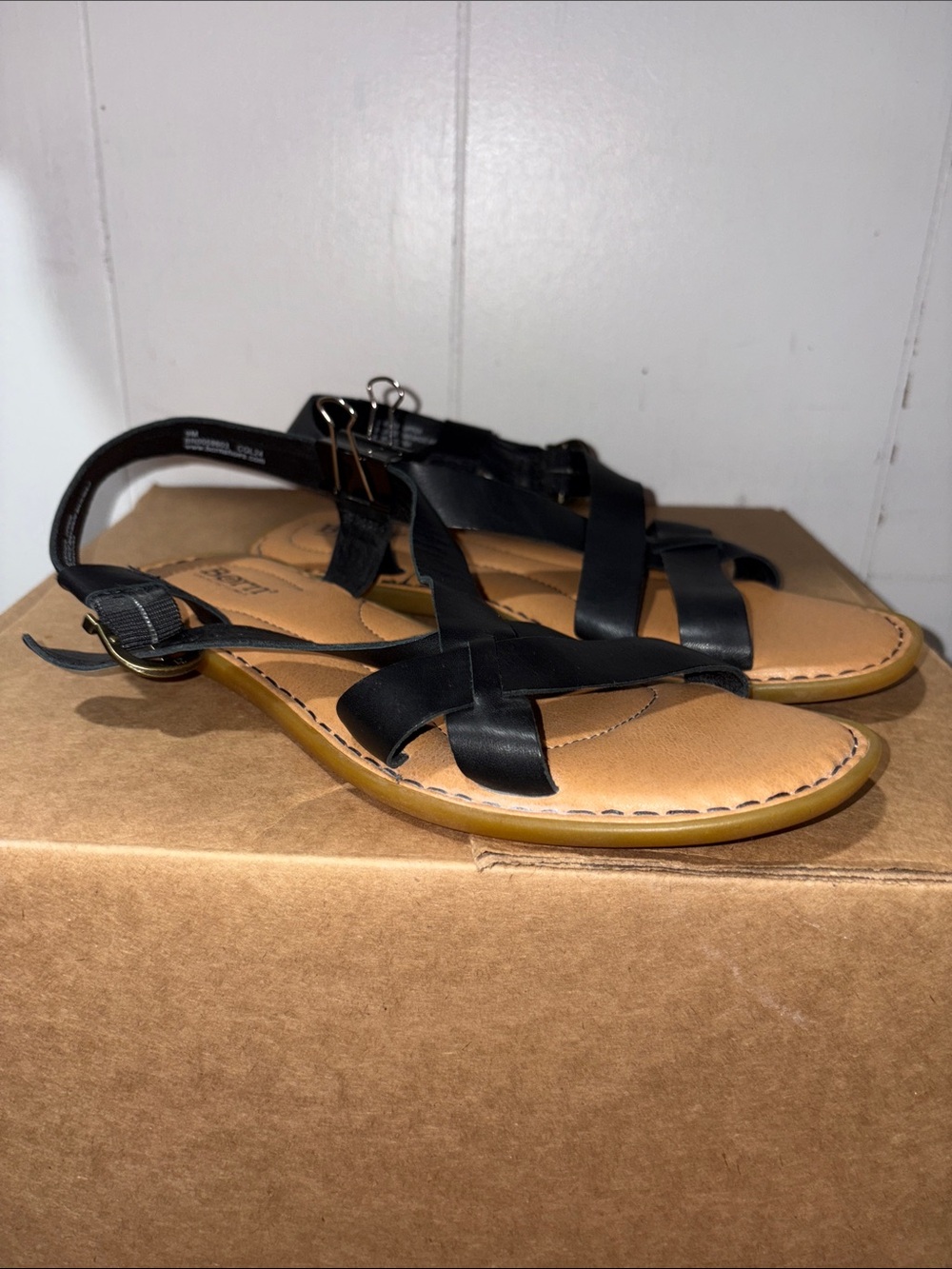 Born Strappy Women's Sandals - Classic Summer Flat size 9M